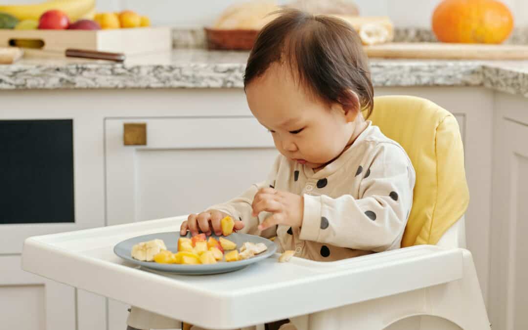 Introducing Solid Food To Your Baby: A Guide To Baby-Led Weaning And Incorporating Purees